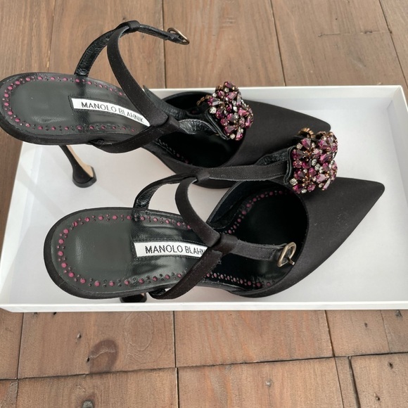 Manolo Blahnik Mabina 105 Satin Pump In Black Satin NWT - Picture 5 of 9